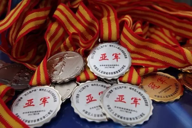 NBA年度最佳阵容：库里詹姆斯三阵 杜兰特二阵
